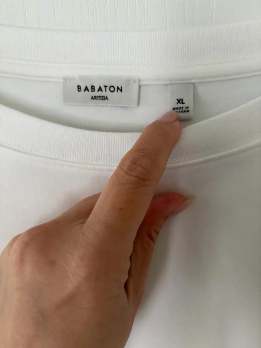 Babaton White Short Sleeve Tee - Picture 2 of 6